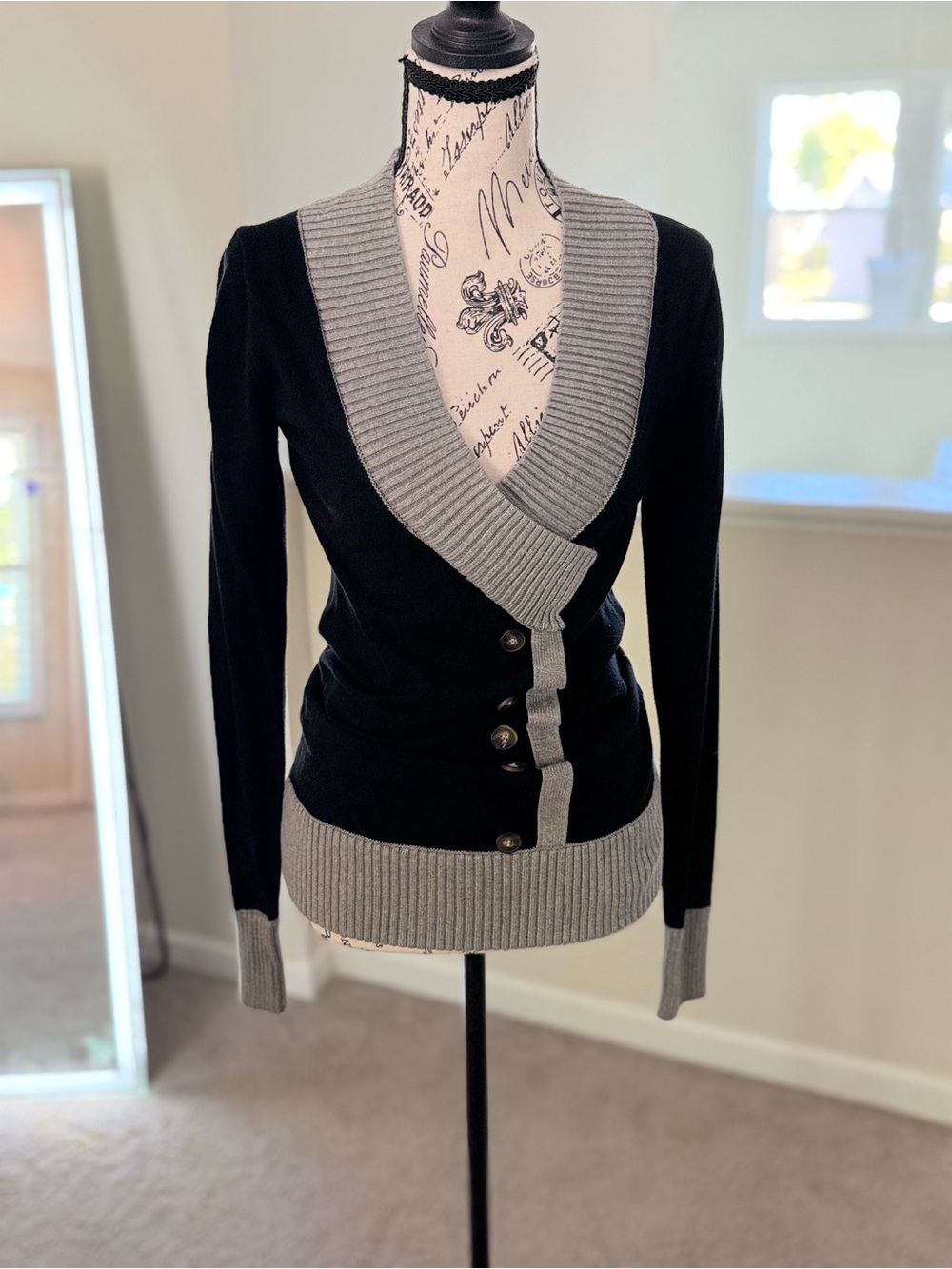 Amelie Boutik Faux Wrap Black & Gray Tunic Sweater Button-Front